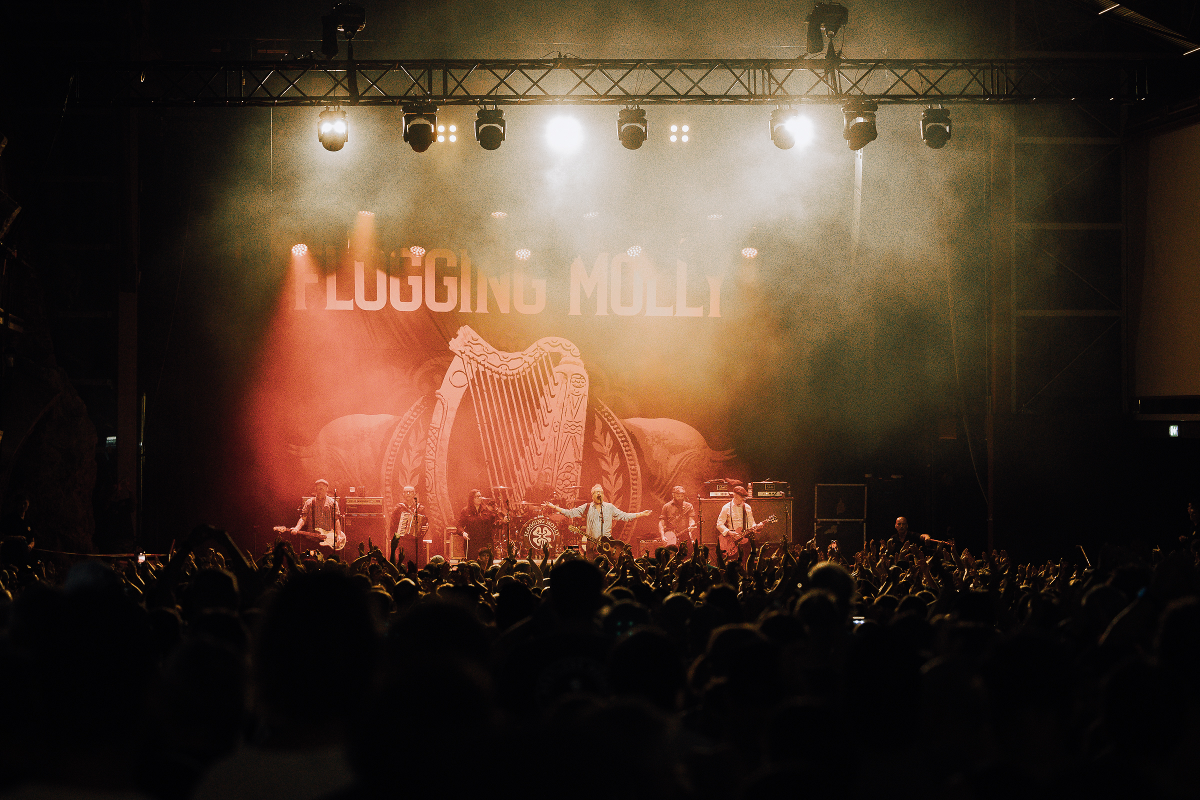 FLOGGING MOLLY & The Burning Flags