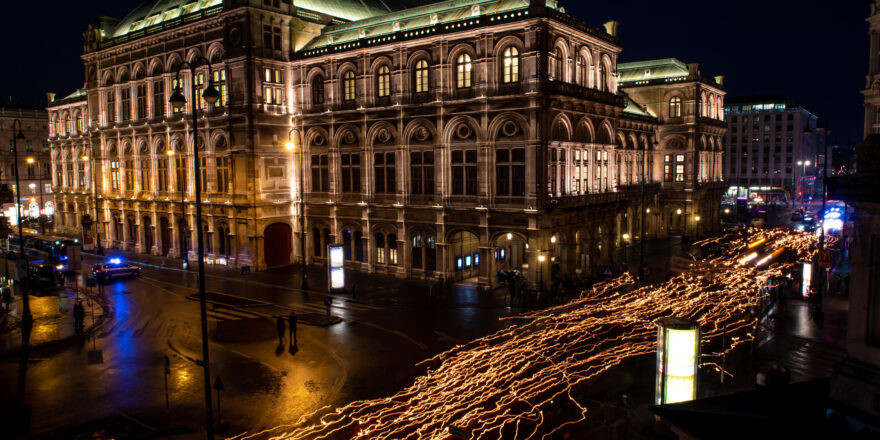 Fackelzug Demonstration: Schluss mit Rassismus! @ Opernring